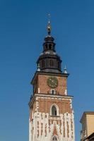 Tour de l'hôtel de ville sur la place principale de Cracovie photo