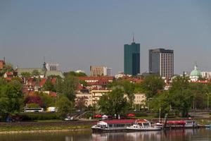 vieille ville au bord de la vistule paysage pittoresque de la ville de varsovie, pologne photo