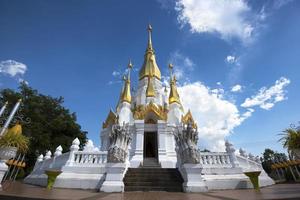 temple tham kuha sawan en thaïlande photo