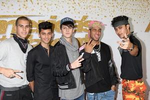 los angeles, 14 août - cnco, christopher velez, richard camacho, joel pimentel, zabdiel de jesus, erick brian colon aux amériques got talent saison 13 live show tapis rouge au dolby theatre le 14 août 2018 à los angeles, ca photo