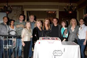 los angeles - 2 février james, morgan, goddard, adams, mccook, maitland, bregman, leblanc, linder, lang, cloche au 35e anniversaire de tracey bregman sur les jeunes et les agités à cbs tv city le 2 février 2018 à los angeles , Californie photo