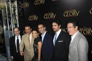 los angeles, 31 mai - doyen wright, mauricio kuri, andy garcia, eva longoria, nestor carbonell, eduardo verastequi, pablo jose barroso arrivant à la première pour une plus grande gloire au théâtre ampas le 31 mai 2012 à beverly hills, ca photo