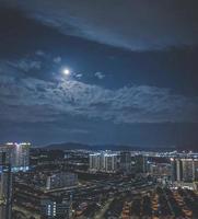 vue nocturne de la ville photo