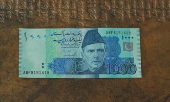 l'argent du pakistan. billets de roupie pakistanaise. billets pkr. 500 1000 5000 roupies. affaires, finance, fond de nouvelles. billets de banque pakistanais. photo