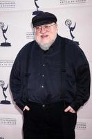 los angeles, 19 mars - george rr martin arrive à une soirée avec le jeu des trônes organisé par l'académie des arts et des sciences de la télévision au théâtre chinois le 19 mars 2013 à los angeles, ca photo