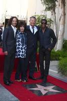 los angeles, 31 mai - kenny g, carole bayer sager, david adoptif, kenny edmonds lors de la cérémonie des étoiles david favoriser hollywood walk of fame au capital records building le 31 mai 2013 à los angeles, ca photo