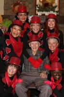 los angeles, 27 juil - pam kay, norbert wagner, tap chicks at the norbert wagner wish of a life pam kay and the tap chicks performance at the brookdale senior living centre le 27 juillet 2016 à loma linda, ca photo