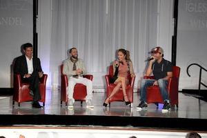 los angeles, 30 avril - mario lopez, yandel, jennifer lopez, enrique iglesias lors d'une conférence de presse pour yandel, jennifer lopez et enrique iglesias pour annoncer leur tournée estivale au boulevard3 le 30 avril 2012 à los angeles, ca photo