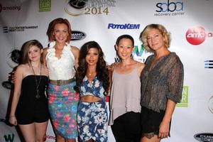 los angeles, 6 septembre - alexis raich, kristanna loken, tiffany panhilason, nicole bilderback, zoe bell à la première des mercenaires, burbank international fim festival at amc 6 le 6 septembre 2014 à burbank, ca photo