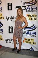 los angeles, sept 22 - erin cahill arrivant à la première du projet final d'archie présenté par big air studios, lancement de fusées et enregistrements interscope au laemmle monica 4-plex le 22 septembre 2011 à santa monica, ca photo