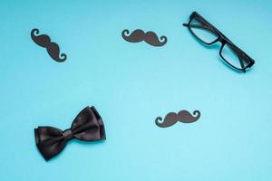 moustaches en papier pour hommes pères papa concept photo