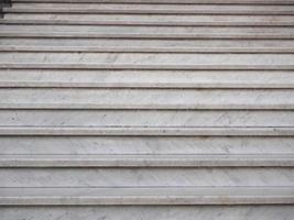 marches d'escalier en marbre blanc photo