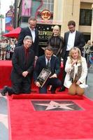 los angeles, 15 décembre - rhett reese, anna faris, paul wernick, leron gubler, ryan reynolds, fonctionnaire de la chambre à la cérémonie des étoiles ryan reynolds hollywood walk of fame à hollywood and highland le 15 décembre 2016 à los angeles, ca photo