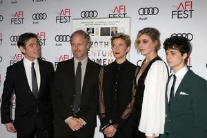 los angeles, 16 nov - billy crudup, mike mills, annette bening, greta gerwig, lucas jade zumann à l'hommage à annette bening et à la projection de gala des femmes du 20e siècle au tcl chinese theatre imax le 16 novembre 2016 à los angeles, ca photo