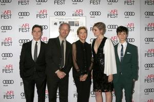 los angeles, 16 nov - billy crudup, mike mills, annette bening, greta gerwig, lucas jade zumann à l'hommage à annette bening et à la projection de gala des femmes du 20e siècle au tcl chinese theatre imax le 16 novembre 2016 à los angeles, ca photo