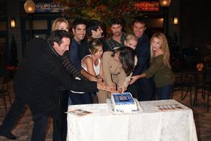 los angeles, 10 août - hogestyn, salle, gering, marron, sanmartin, alfonso, reeves, reckell, muldoon, mansi au horton square press junket aux jours de notre vie, nbc le 10 août 2011 à burbank, ca photo