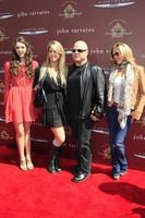 los angeles, 11 mars - michael chiklis, femme michelle, filles automne, odessa arrive au 9e bénéfice annuel de la maison john varvatos stuart au magasin john varvatos le 11 mars 2012 à west hollywood, ca photo