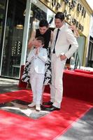 los angeles, 1er mai - julianna margulies, kieran lieberthal, keith lieberthal à la julianna margulies hollywood walk of fame star cérémonie au hollywood boulevard le 1er mai 2015 à los angeles, ca photo