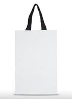 sac en papier blanc sur fond blanc photo