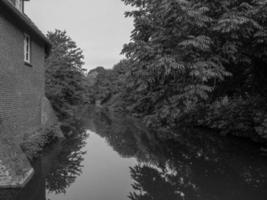 la ville de coesfeld à la rivière berkel en allemagne photo