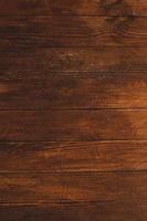 texture de fond en bois de couleur vintage avec noeuds et trous de clous. vieux mur en bois peint. planches horizontales sombres en bois. vue de face avec espace de copie.