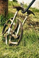 roue de bicyclette avec rayons de marteau photo