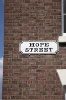 Hope street sign sur mur de briques rouges, Liverpool