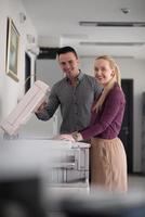 couple d'affaires copier des documents photo