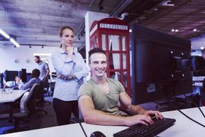 couple d'affaires au bureau photo