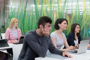 étude de groupe d'étudiants photo