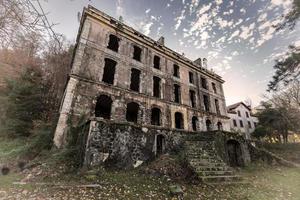 Hôtel abandonné à Vizzavona en Corse photo