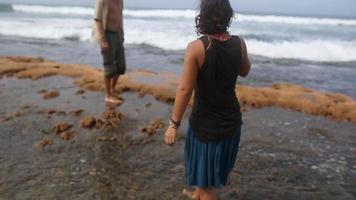 portrait de couple sur la plage photo