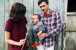 portrait de famille en plein air photo