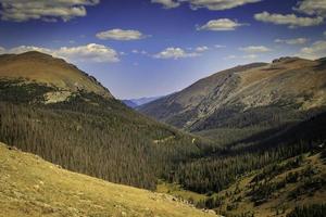 paysage de montagne verte photo