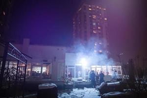 fête de bureau du nouvel an et de noël faisant un grill photo