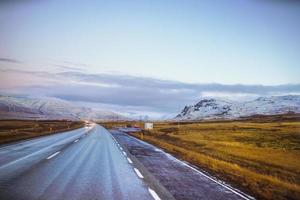 route 1 ou rocade, ou hringvegur, une route nationale qui fait le tour de l'islande et relie la plupart des régions habitées du pays photo