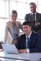 homme d'affaires au bureau photo