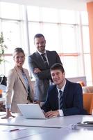 homme d'affaires au bureau photo