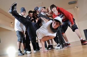 groupe de jeunes garçons photo