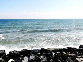 vagues sur la plage, chennai, tamil nadu photo