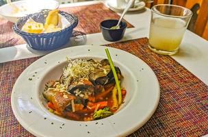 nourriture et boisson au restaurant papacharly playa del carmen mexique. photo