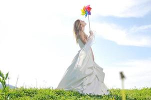 belle mariée en plein air photo