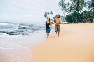 portrait de couple sur la plage photo