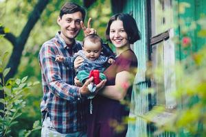 portrait de famille en plein air photo