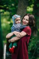 portrait de famille en plein air photo