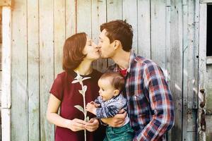 portrait de famille en plein air photo