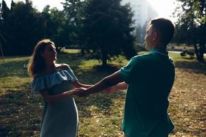 portrait de couple en plein air photo