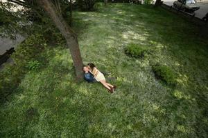 portrait de couple en plein air photo