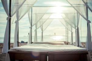 lit sur la plage pastel photo