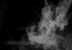 fumée blanche sur noir photo